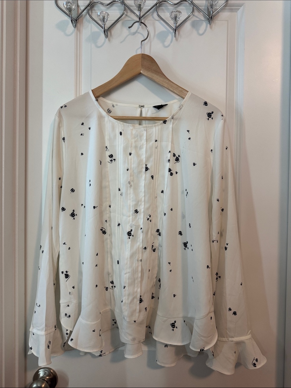 Ann Taylor Woven Floral Print Ruffle Hem Blouse - White / Black